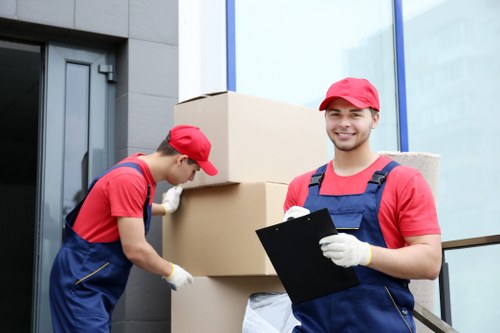 Benefits of hiring professional removal truck services